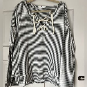 Vineyard vines lace front top